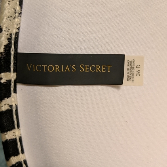 ✨50% OFF✨ Victoria's Secret tiger stripe bikini top - Picture 5 of 7